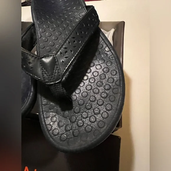 WOMEN’S NAVY VIONIC TIDEPERF SANDALS. - Picture 5 of 9